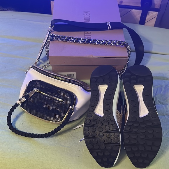 Steve Madden Gym Shoes, matching Fanny pack snake print, gold glitter, fatigue - Picture 3 of 5